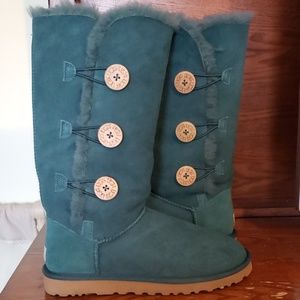 UGG Bailey Button Triplet in Deep Atlantic